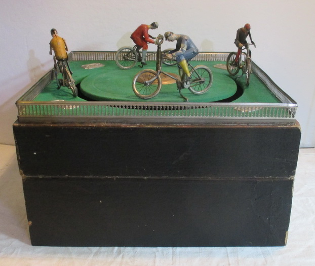 antique jeu de course cyclistes Jules lardennois