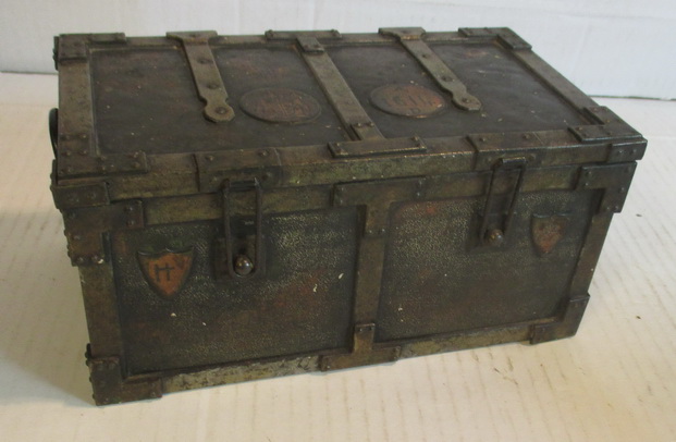 antique Huntley Palmers biscuit tin box